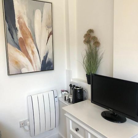 Lovely Modern Decorated 1 Bed Studio 뉴포트 외부 사진