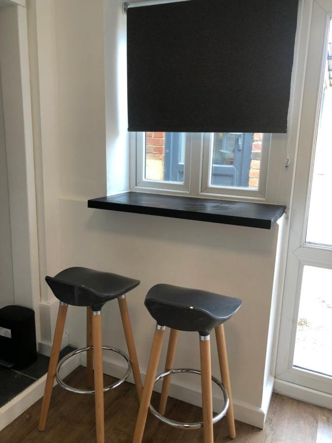 Lovely Modern Decorated 1 Bed Studio 뉴포트 외부 사진