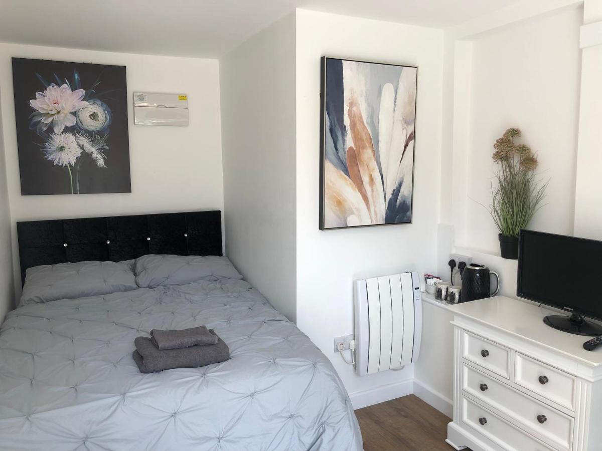 Lovely Modern Decorated 1 Bed Studio 뉴포트 외부 사진