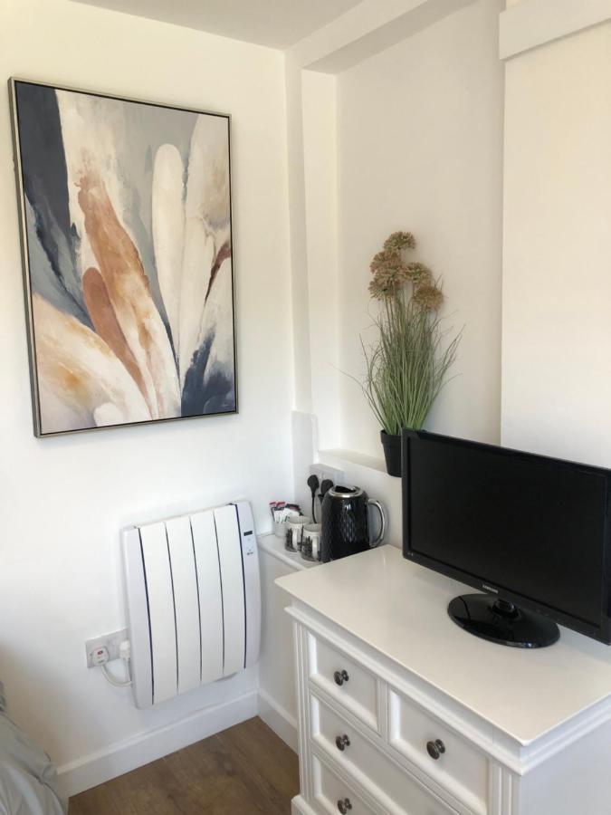 Lovely Modern Decorated 1 Bed Studio 뉴포트 외부 사진