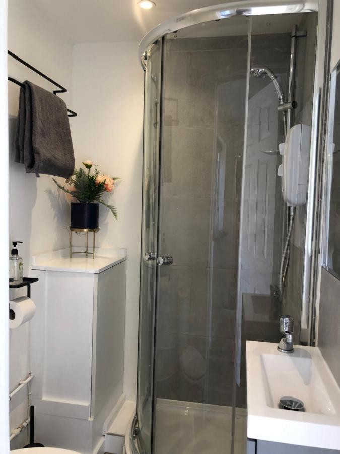 Lovely Modern Decorated 1 Bed Studio 뉴포트 외부 사진